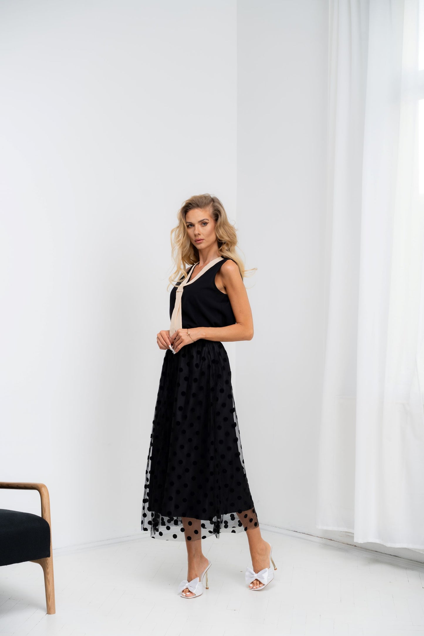 Hera - bluza fara maneca cu detaliu in contrast, negru